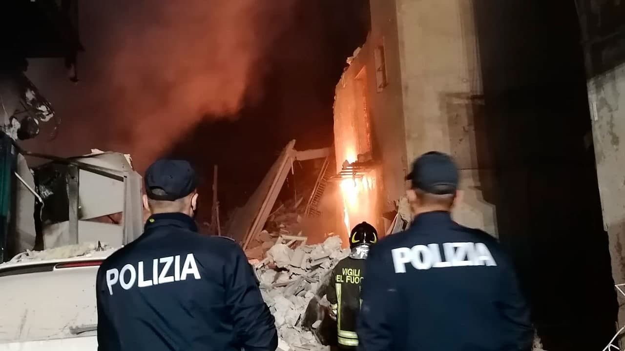 
														
														Italiyada gaz portlashi oqibatida 5 qavatli turar joy binosi qulagan
														
														