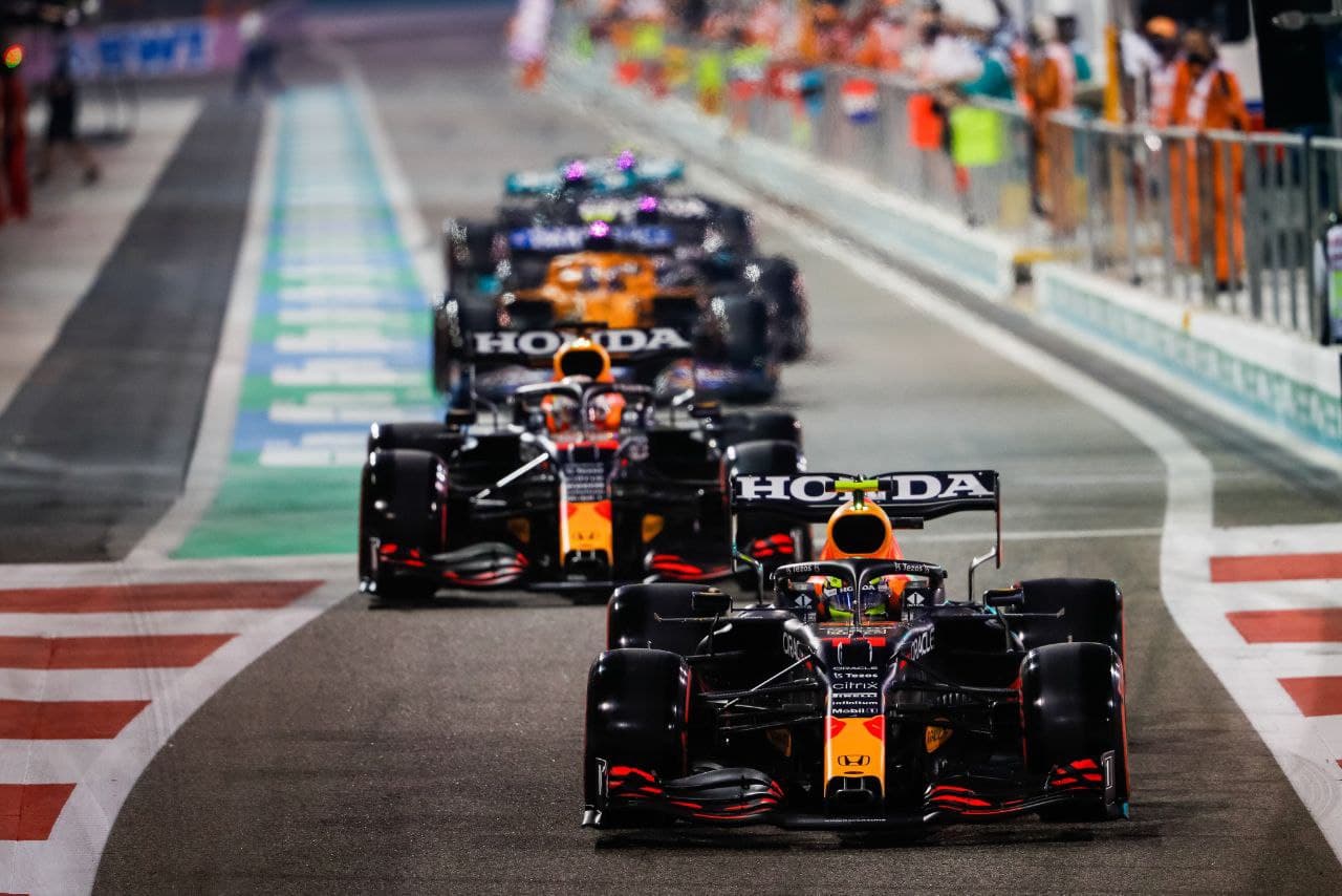 
														
														Formula-1. Maks Verstappen Lyuis Xemiltonni ortda qoldirib Jahon chempioniga aylandi
														
														