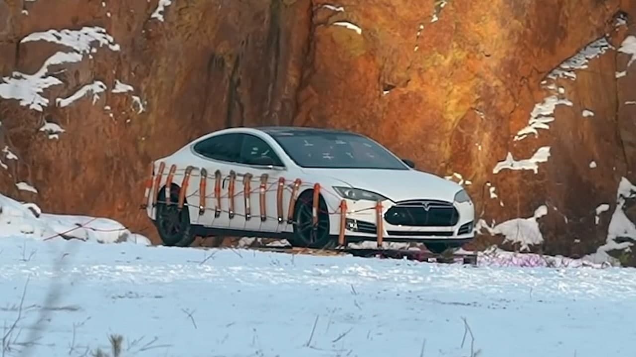 
														
														Finlandiyada Tesla Ilon Maskning manekeniga qo‘shib portlatib yuborildi (video)
														
														