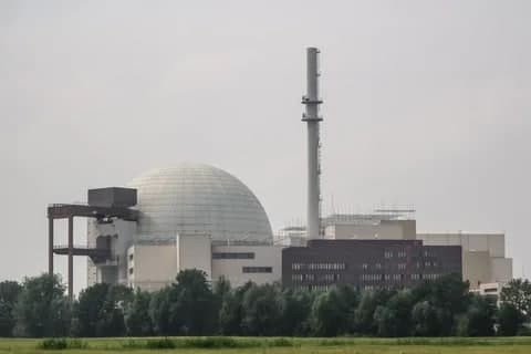 
														
														Germaniya 3 ta atom stansiyasini yopishga qaror qildi
														
														