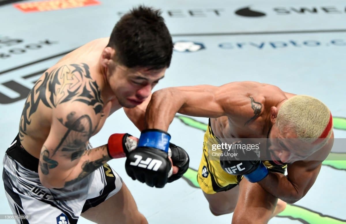 
														
														UFC 270. Dastlabki chempionlik jangi yakunlandi
														
														