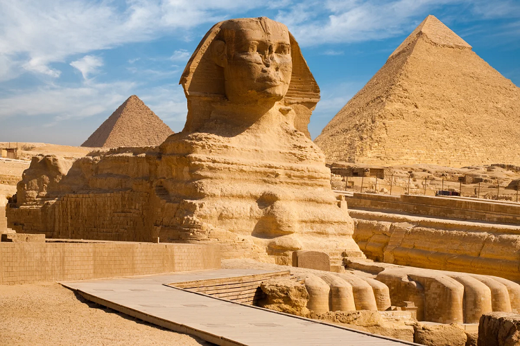 
														
														Misrdagi Luksor shahridan uzunligi 8 metrga teng 2 ta sfinks haykali topildi
														
														