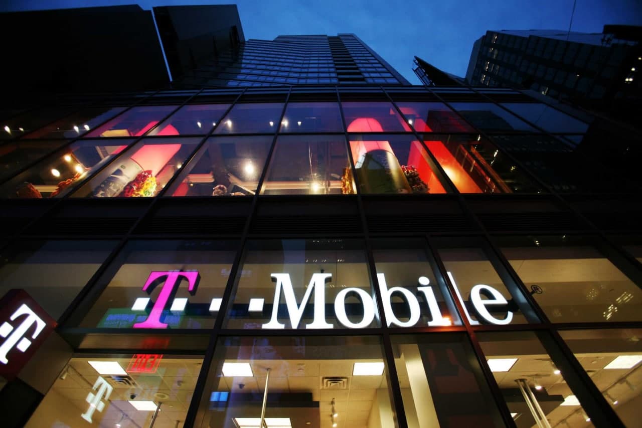 
											
											T-Mobile: Kompaniya eshiklari faqat COVID-19’ga qarshi emlanganlar uchun ochiq
											
											