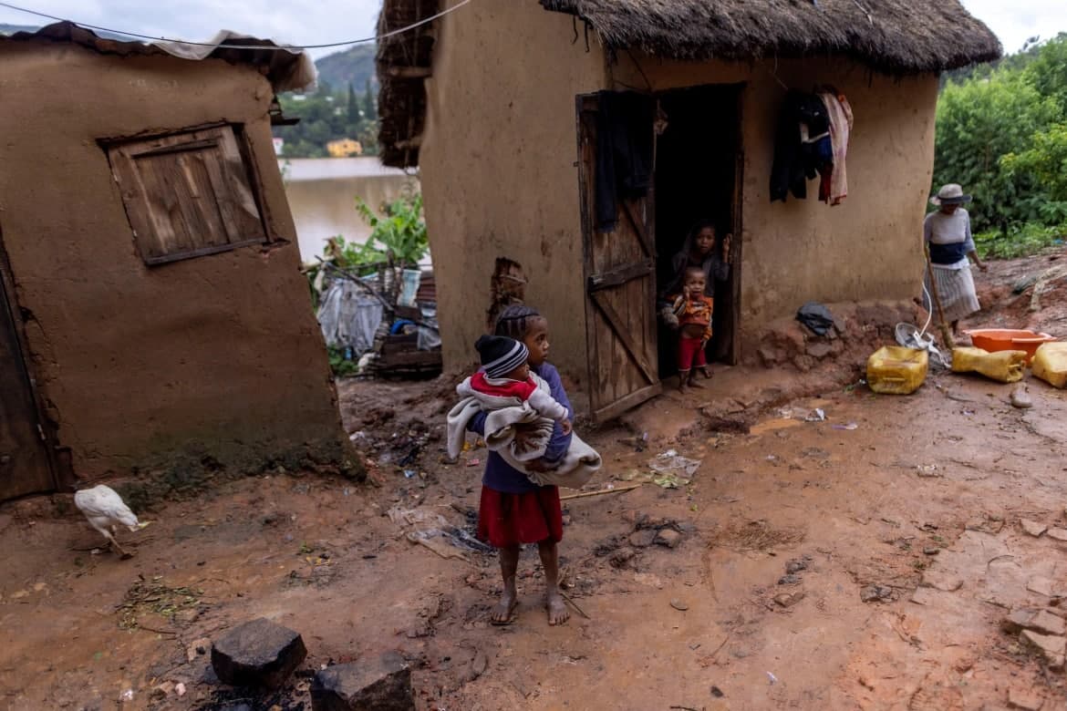 
											
											Мадагаскар: Кучли довул оқибатида 10 киши ҳалок бўлди (фото)
											
											
