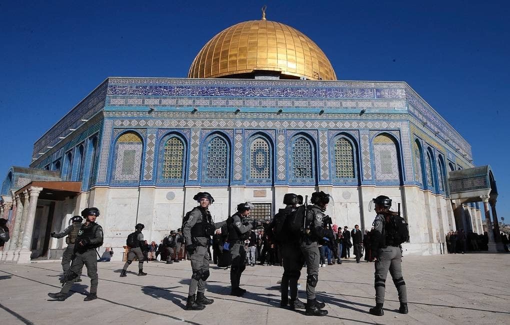 
											
											Isroil xavfsizlik kuchlari Al-Aqso masjidiga bostirib kirishdi
											
											