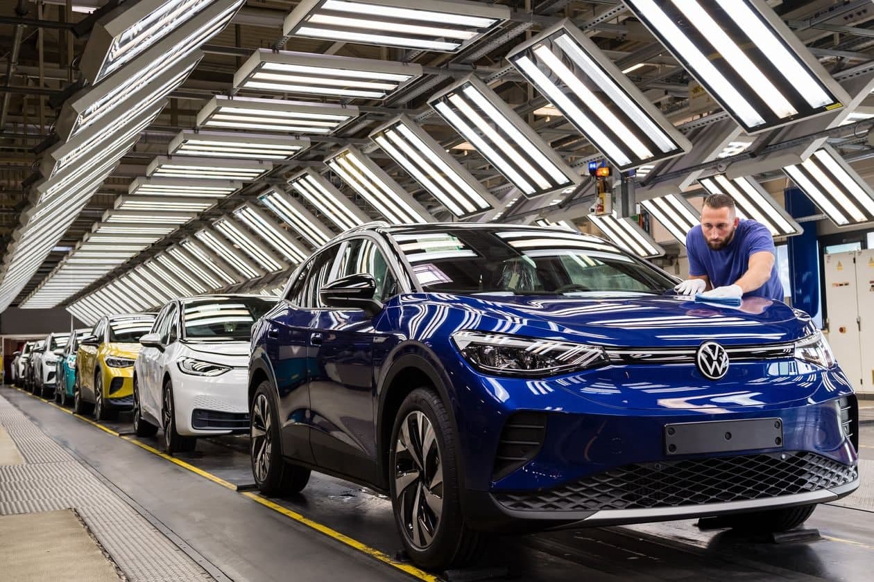
											
											Volkswagen Ispaniyada elektromobillar ishlab chiqarishga 10 milliard yevro sarmoya kiritmoqchi
											
											