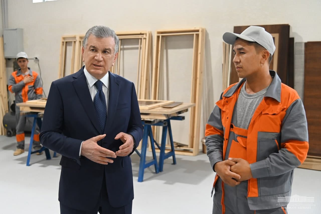 
											
											Shavkat Mirziyoyev Buvaydadagi mebelsozlik majmuasini borib ko‘rdi
											
											