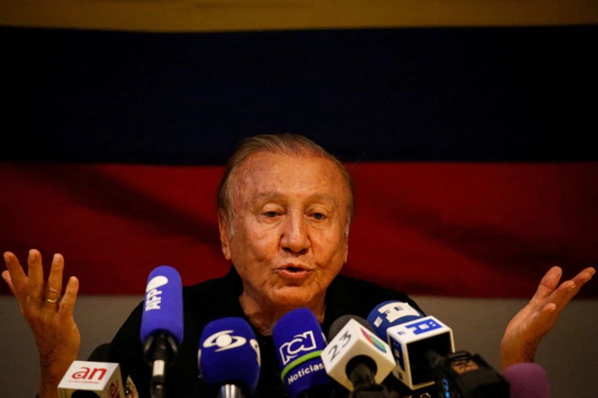 
											
											Kolumbiya prezidentligiga nomzod hayoti xavf ostida ekanligini aytdi
											
											