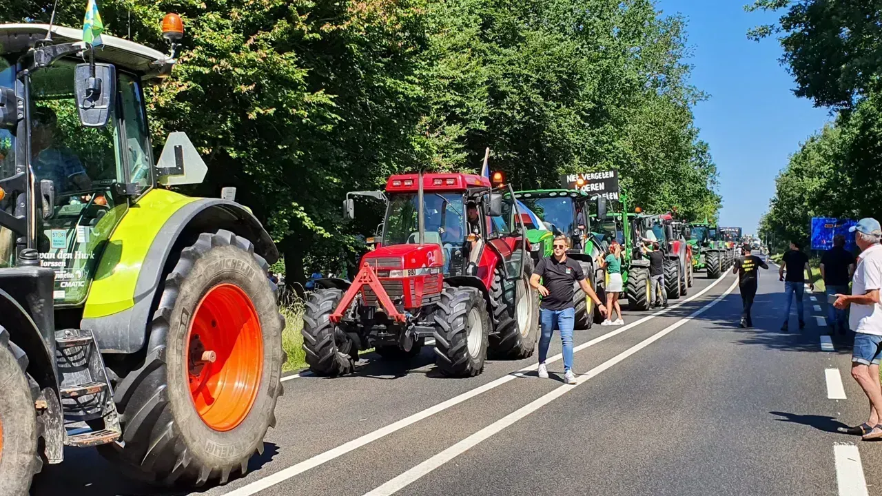 
											
											30 000 ta nederlandiyalik fermer norozilik bildirish uchun o'z traktorlarida ko‘chaga chiqdi (video)
											
											