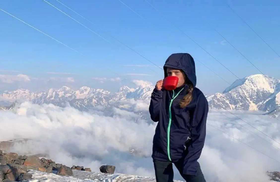 
											
											9 yoshli qizaloq Elbrusni zabt etib rekordchiga aylandi
											
											