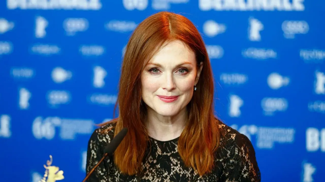 Джулианна мур биография. Джулианна Мур 2022. Julianne Moore elle France.