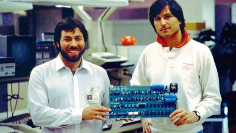 
											
											Stiv Jobs tomonidan yaratilgan “Apple” kompyuterining prototipi auksionga qo‘yildi
											
											