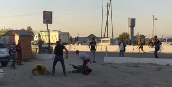 
											
											Samarqandda ikki erkak ikki ayolni koʻchada doʻpposladi (video)
											
											
