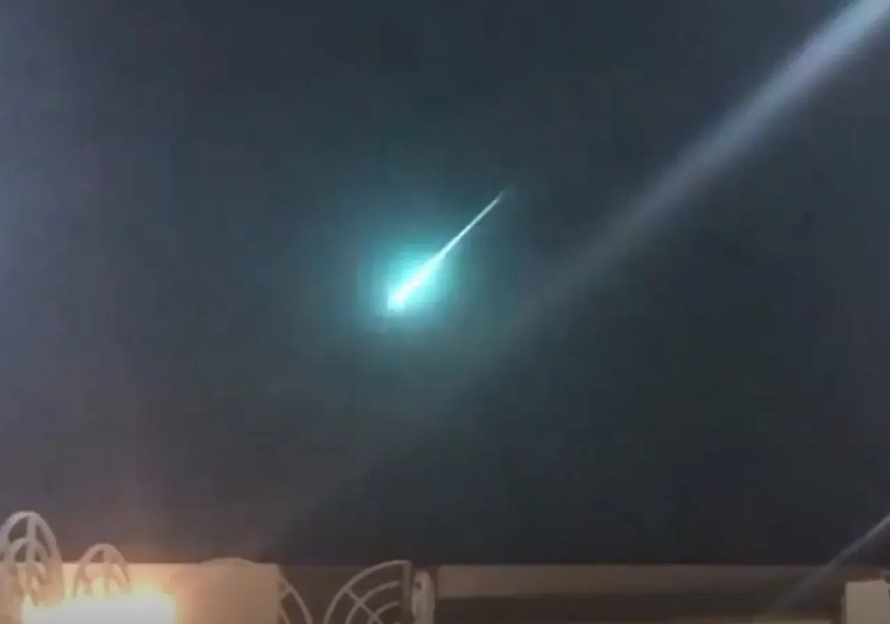 
											
											Saudiya osmonida meteorit ekani gumon qilinayotgan jism tasvirlari tarqaldi
											
											