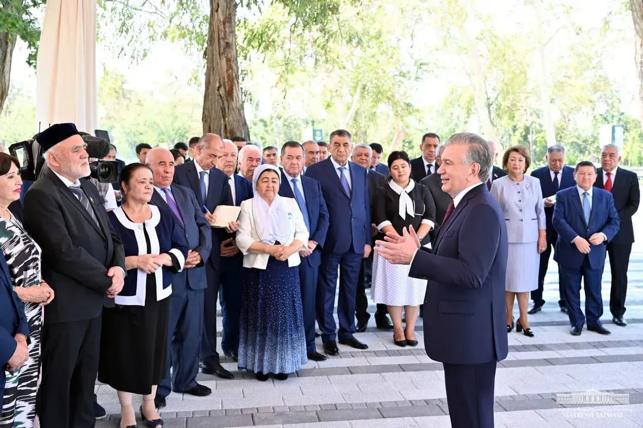 
											
											Президент Шавкат Мирзиёев Ўзбекистон миллий боғида амалга оширилган ободонлаштириш ишларини кўздан кечирди.
											
											