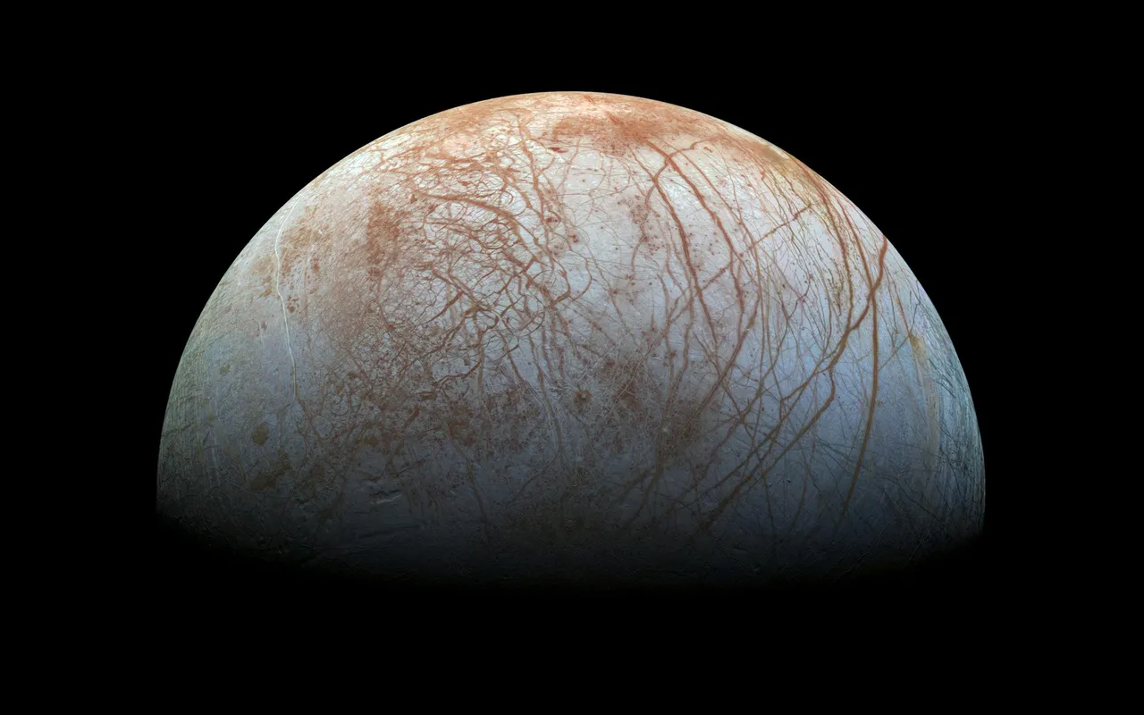 
											
											Juno kosmik kemasi Yevropani suratga oldi
											
											