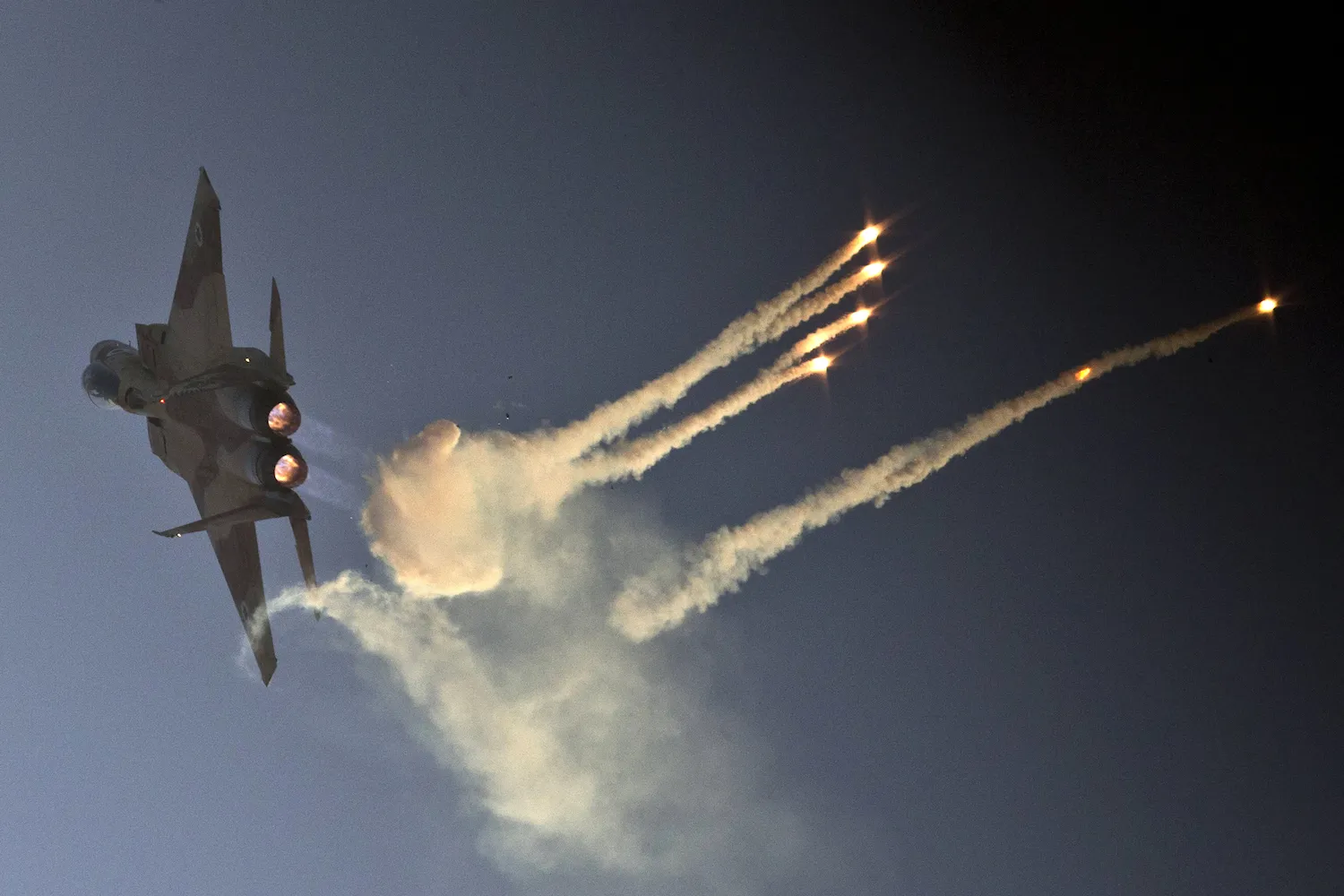 Мощь ввс. Warthog штурмовик. Самолеты америки. Военно-воздушные войска (ввс). Самолет еврофайтер тайфун.