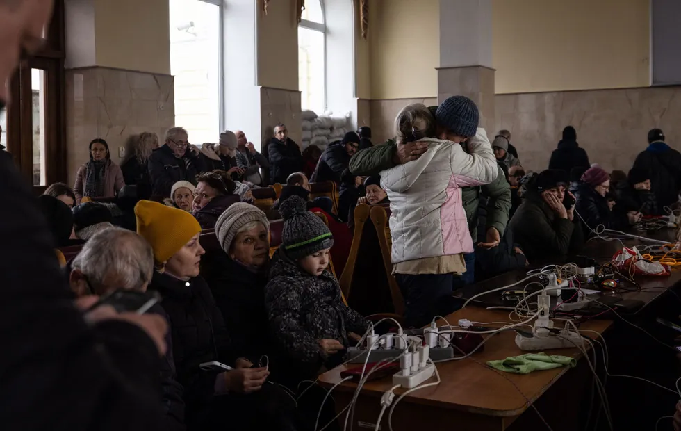 
											
											Ukraina Xersondan aholini evakuatsiya qilishni boshladi
											
											