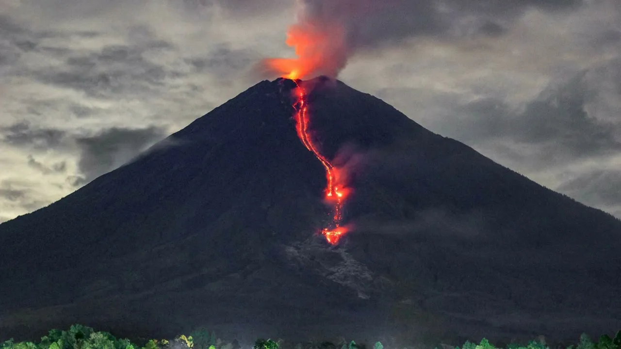 
											
											Indoneziyada Semeru vulqoni otildi
											
											