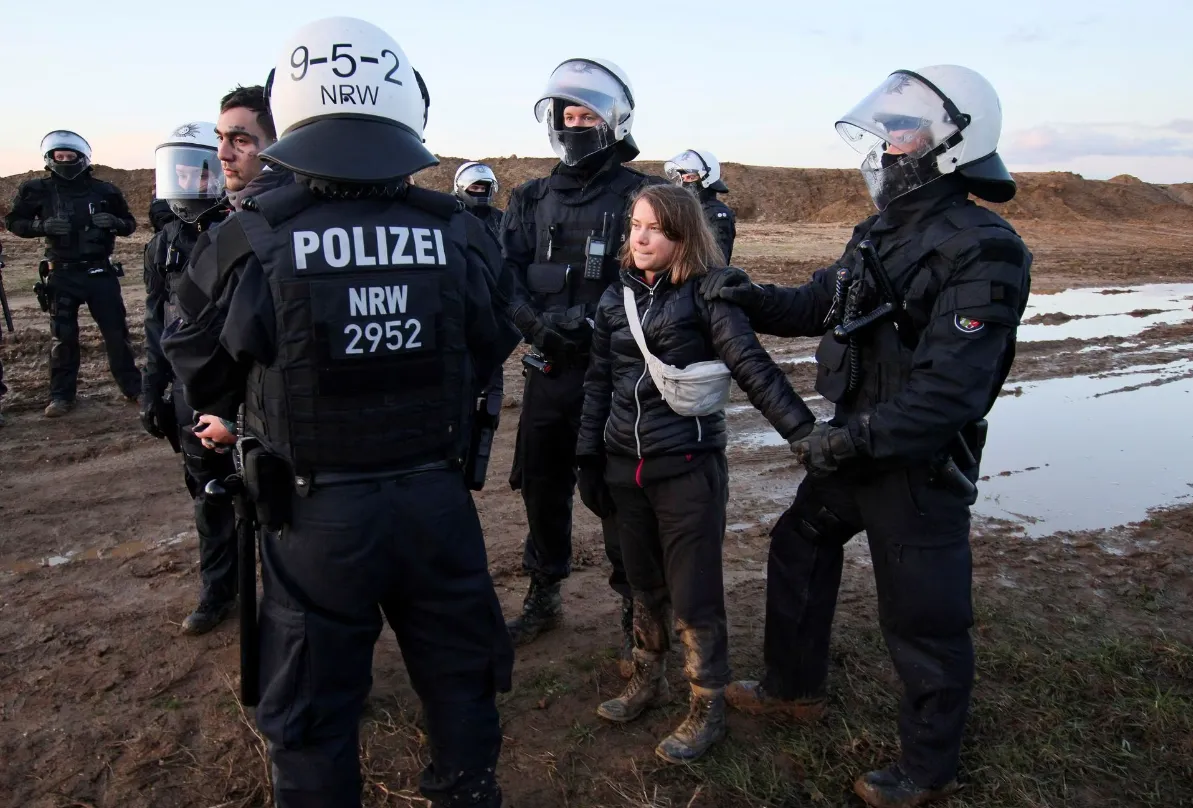 
											
											Germaniya politsiyasi Greta Tunbergni eko-namoyishlar paytida hibsga oldi
											
											