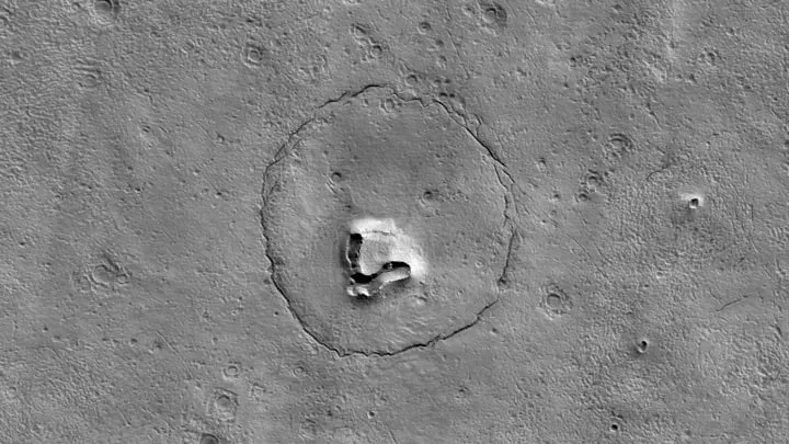 
											
											NASA сунъий йўлдоши Марс юзасида акс этган “айиқ тумшуғи”ни суратга олди
											
											
