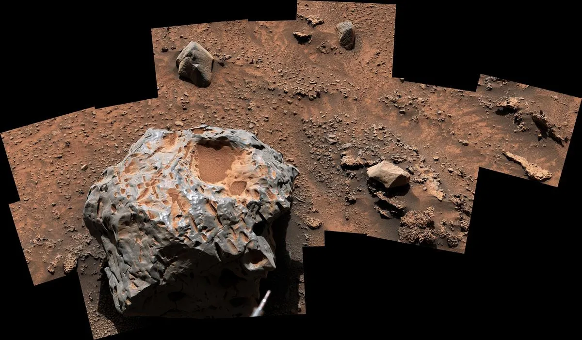 “Curiosity” Mars bilan to‘qnashgan meteoritni suratga oldi
