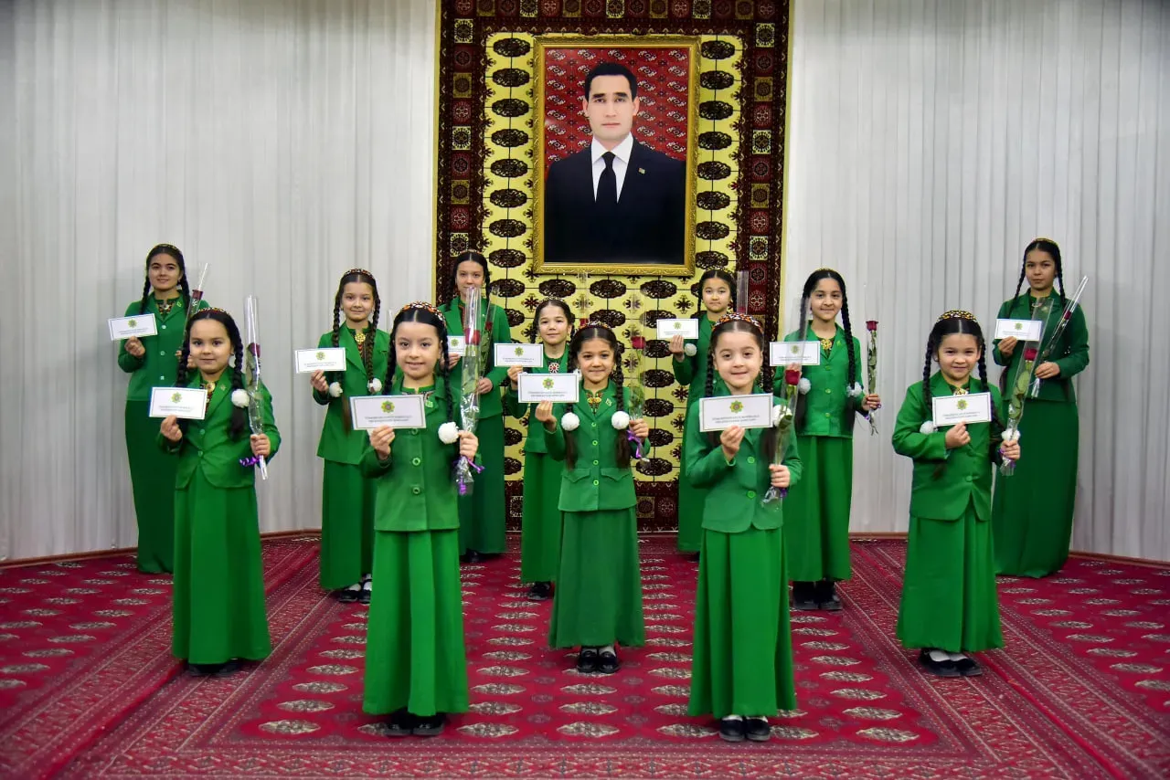 
											
											Turkmanistonda Prezident nomidan 8-mart munosabati bilan xotin-qizlarga pul sovgʻalari topshiriladi
											
											