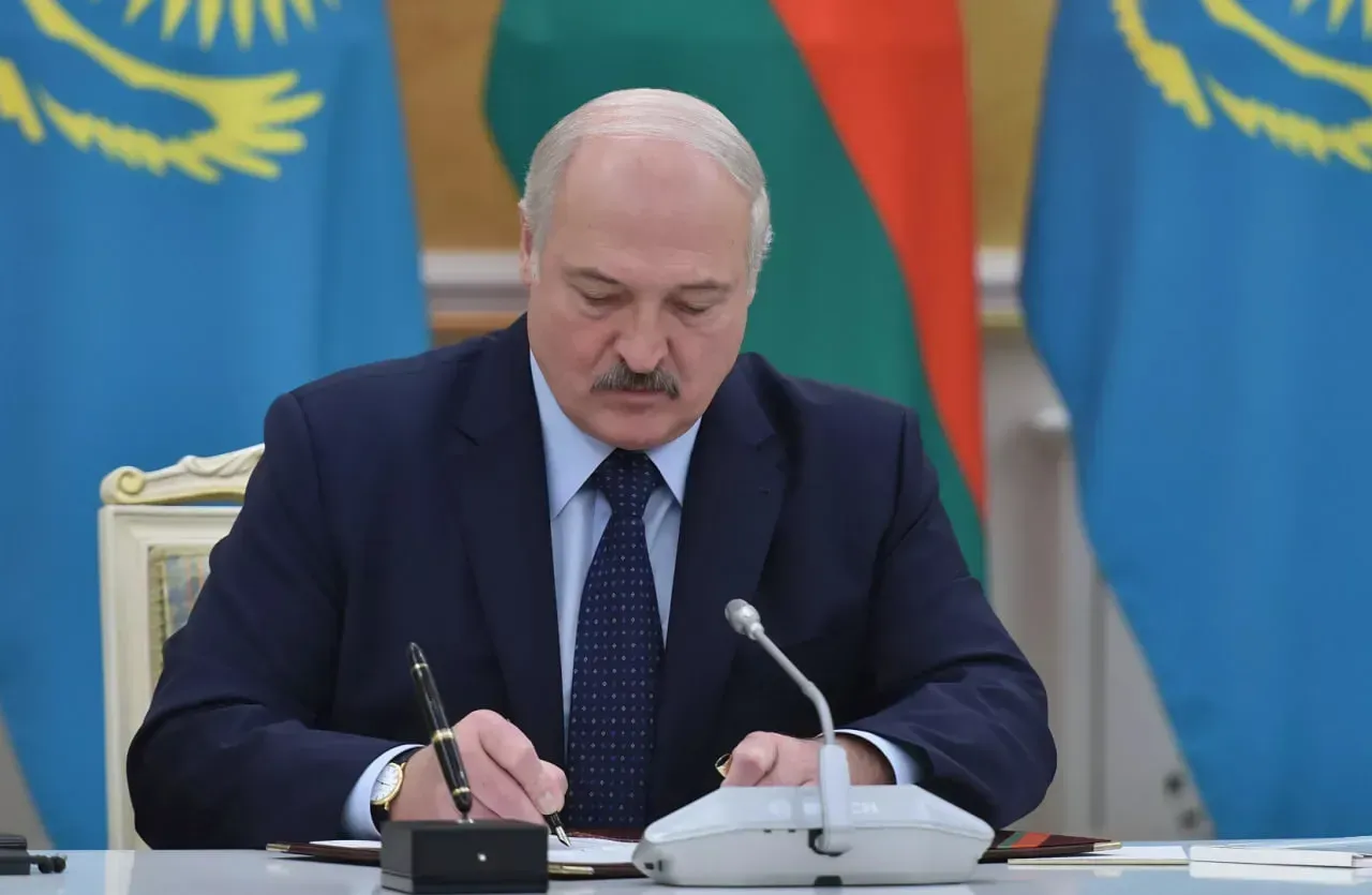 
											
											Lukashenko davlatga xiyonat uchun o‘lim jazosi belgilanishi to‘g‘risidagi qonunni imzoladi
											
											