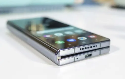 
											
											“Samsung” changga chidamli buklanuvchan smartfonni taqdim etadi
											
											
