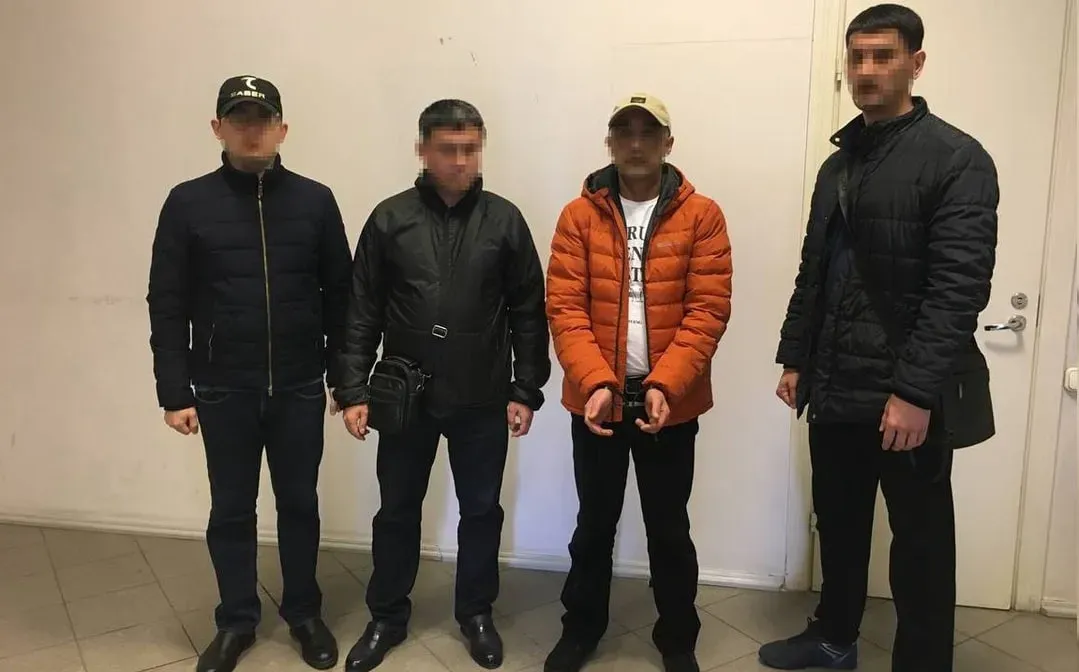
											
											Oʻta yirik jinoyat uchun xalqaro qidiruvda boʻlgan firibgar Latviyadan Oʻzbekistonga ekstraditsiya qilindi
											
											