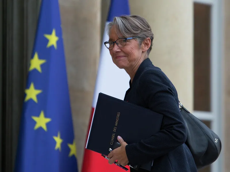 
											
											Франция депутатлари бош вазир истеъфосини талаб қилмоқда
											
											