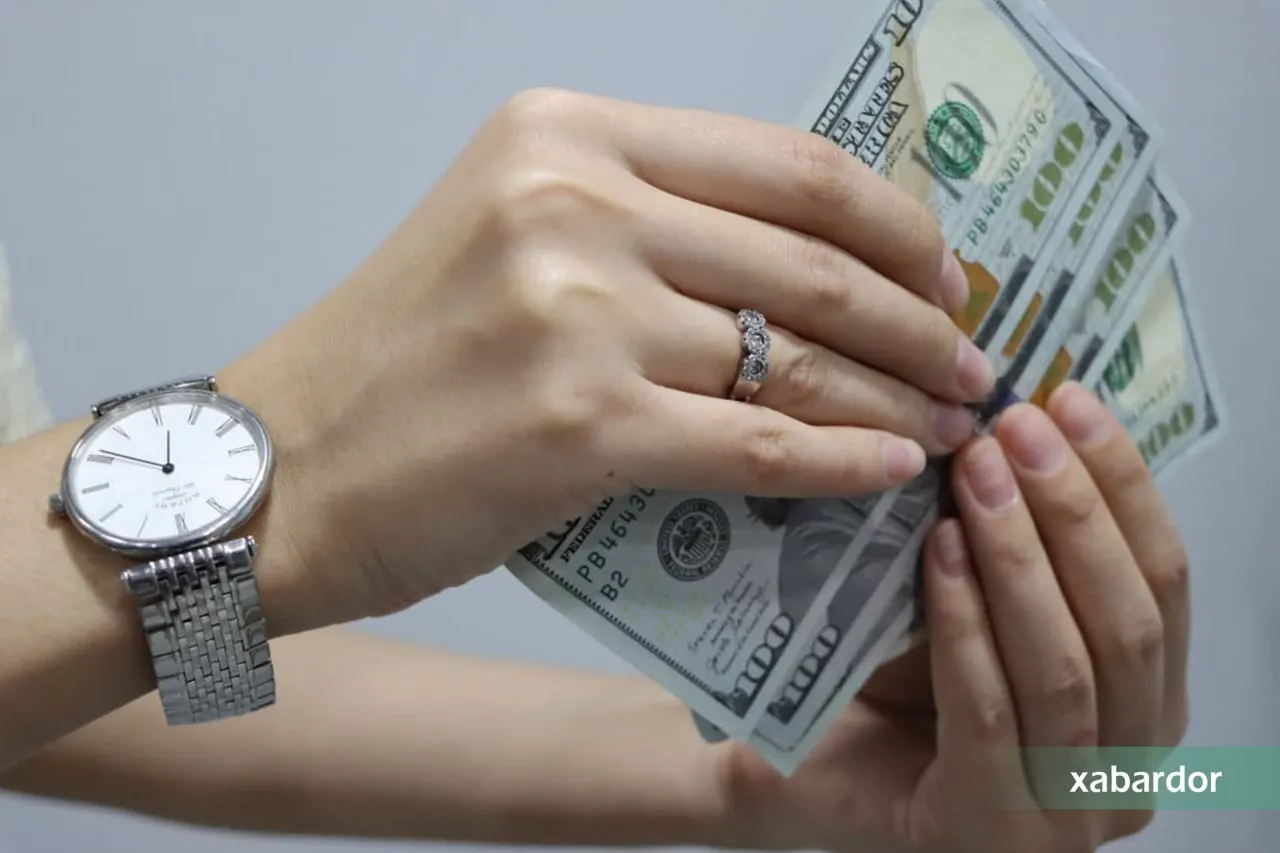 
											
											AQSh dollarining rasmiy kursi oshdi
											
											