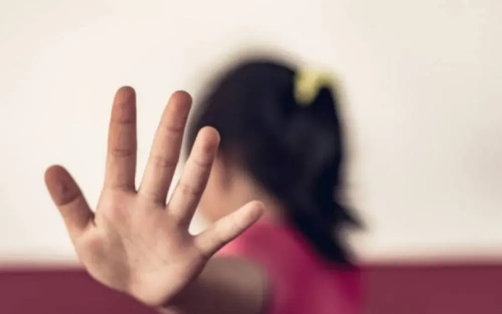 Porno videolar qaerda keksalar yoshlarni yalaydi Mashina bilan yalangoch qiz