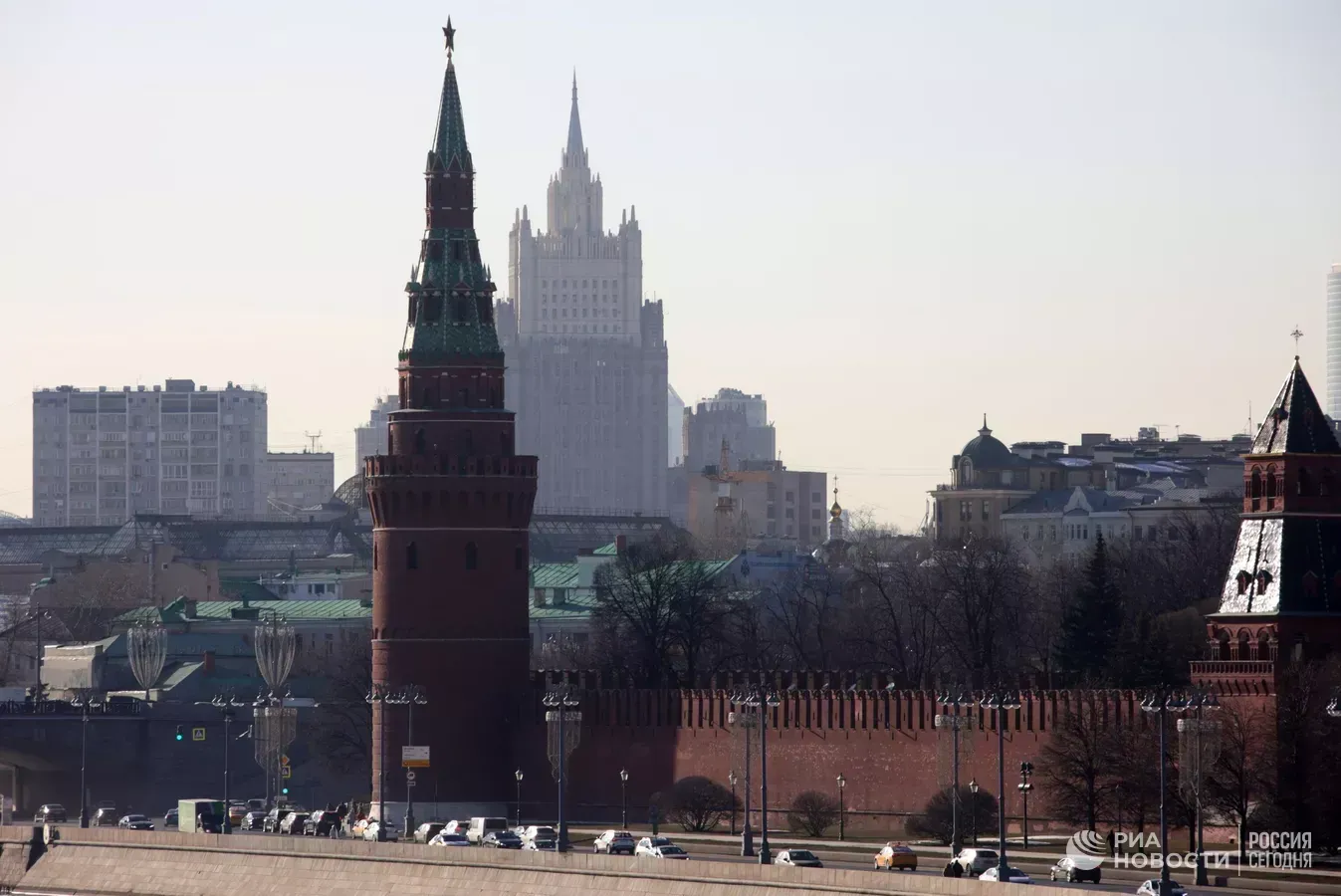 
											
											Kiyev chorshanbaga o‘tar kechasi Putinning Kreml qarorgohiga ikkita dron bilan zarba berishga urindi
											
											