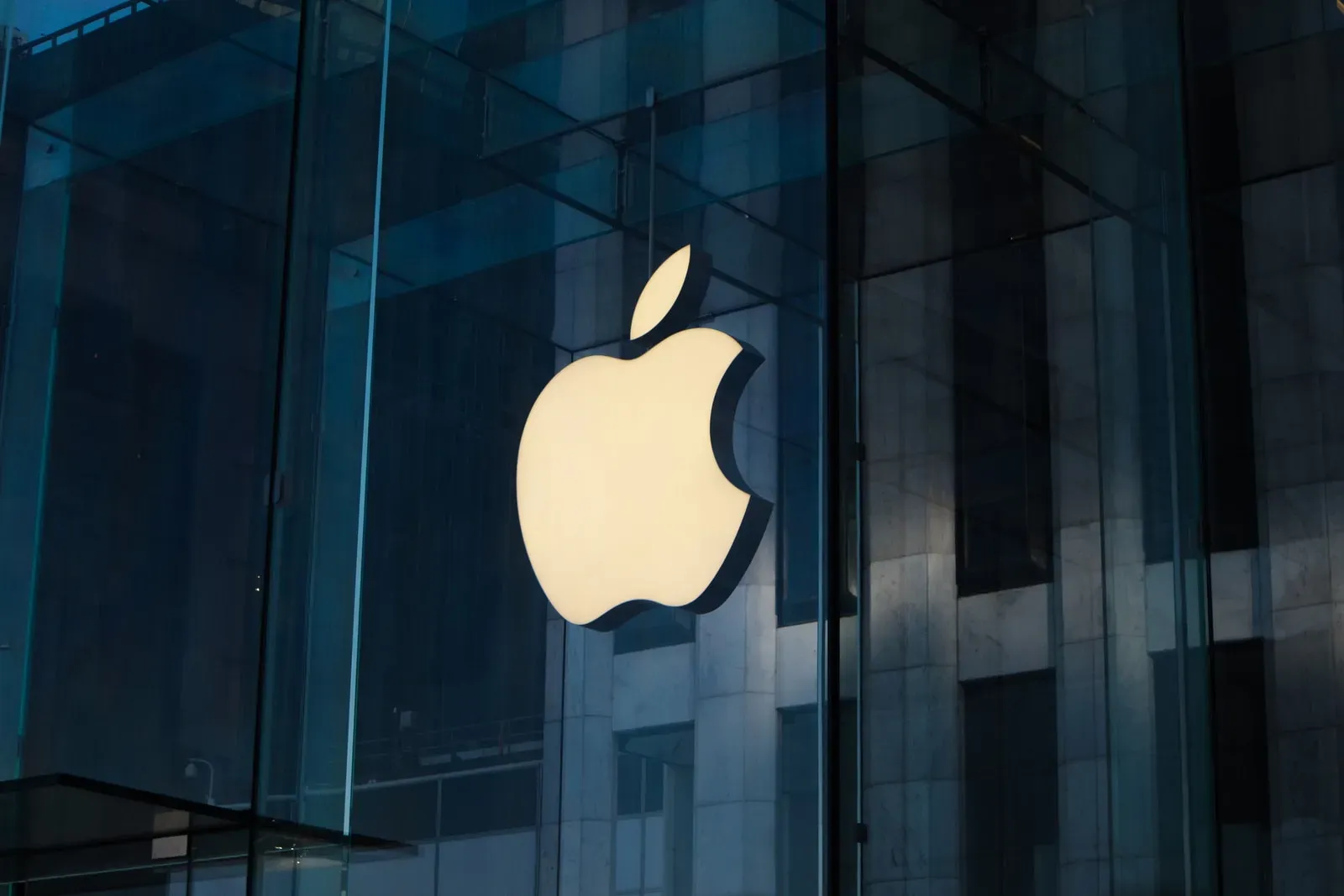 
											
											Apple kapitallashuvi 3 trillion dollarga yaqinlashdi
											
											