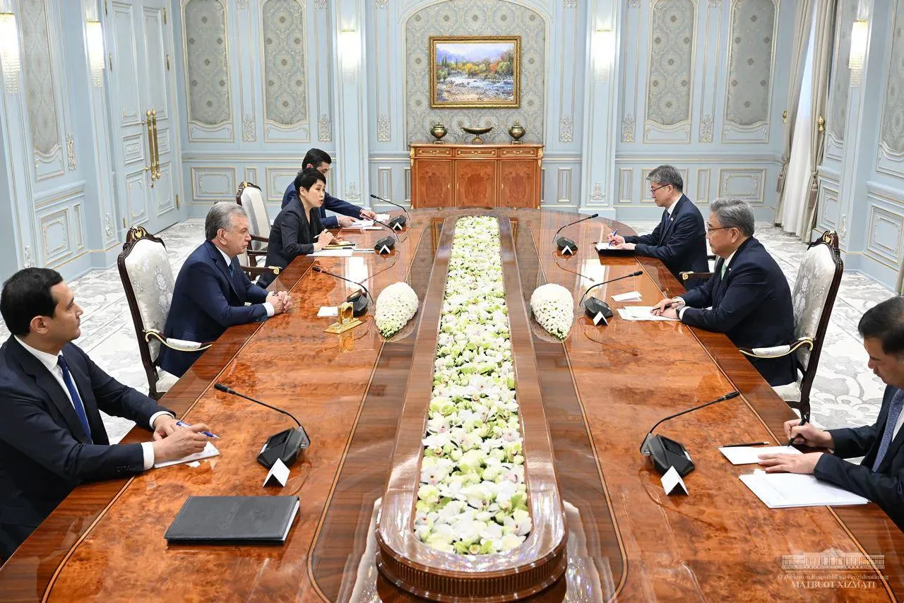 
											
											Mirziyoyev Koreya TIV rahbari Pak Chin boshchiligidagi delegatsiyani qabul qildi
											
											