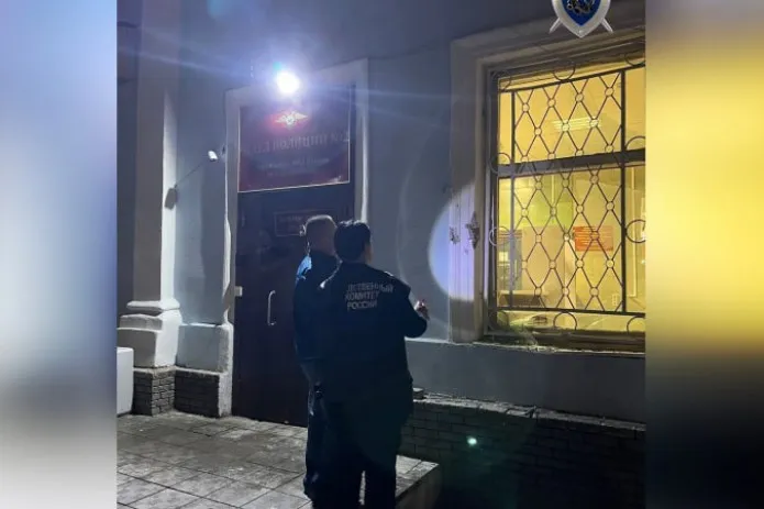 
											
											Rossiyada o‘zbekistonlik erkak “Kamaz”da politsiya binosiga hujum qildi
											
											