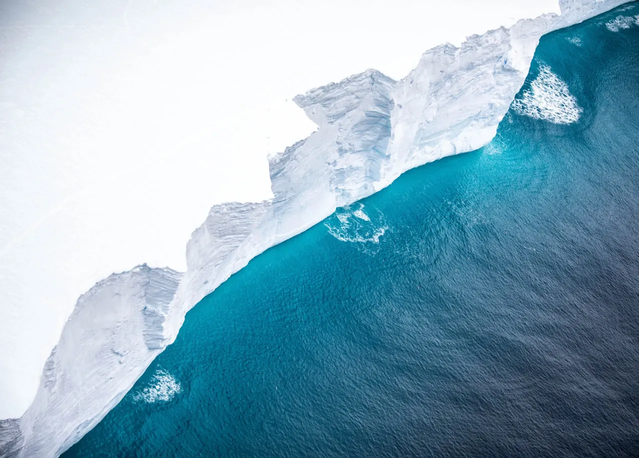 
											
											Dunyodagi eng yirik aysberg joyidan siljidi
											
											