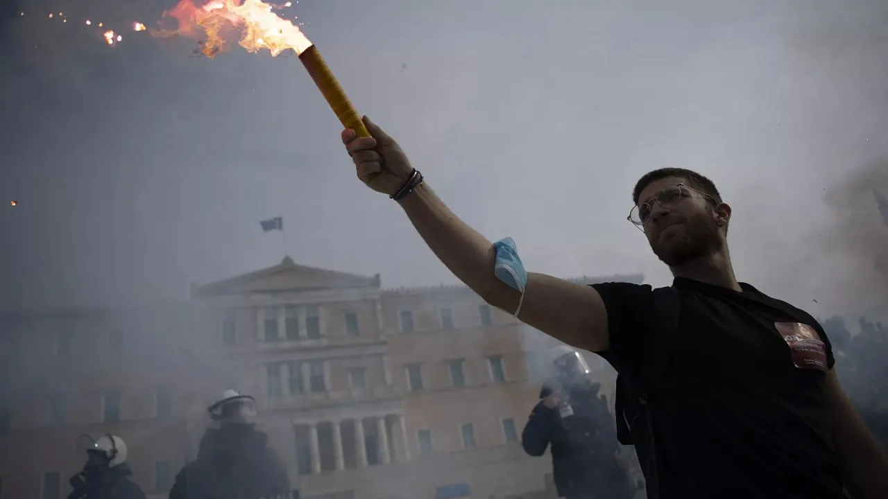 
											
											Грецияда талабалар хусусий университетлар очилишига қарши
											
											