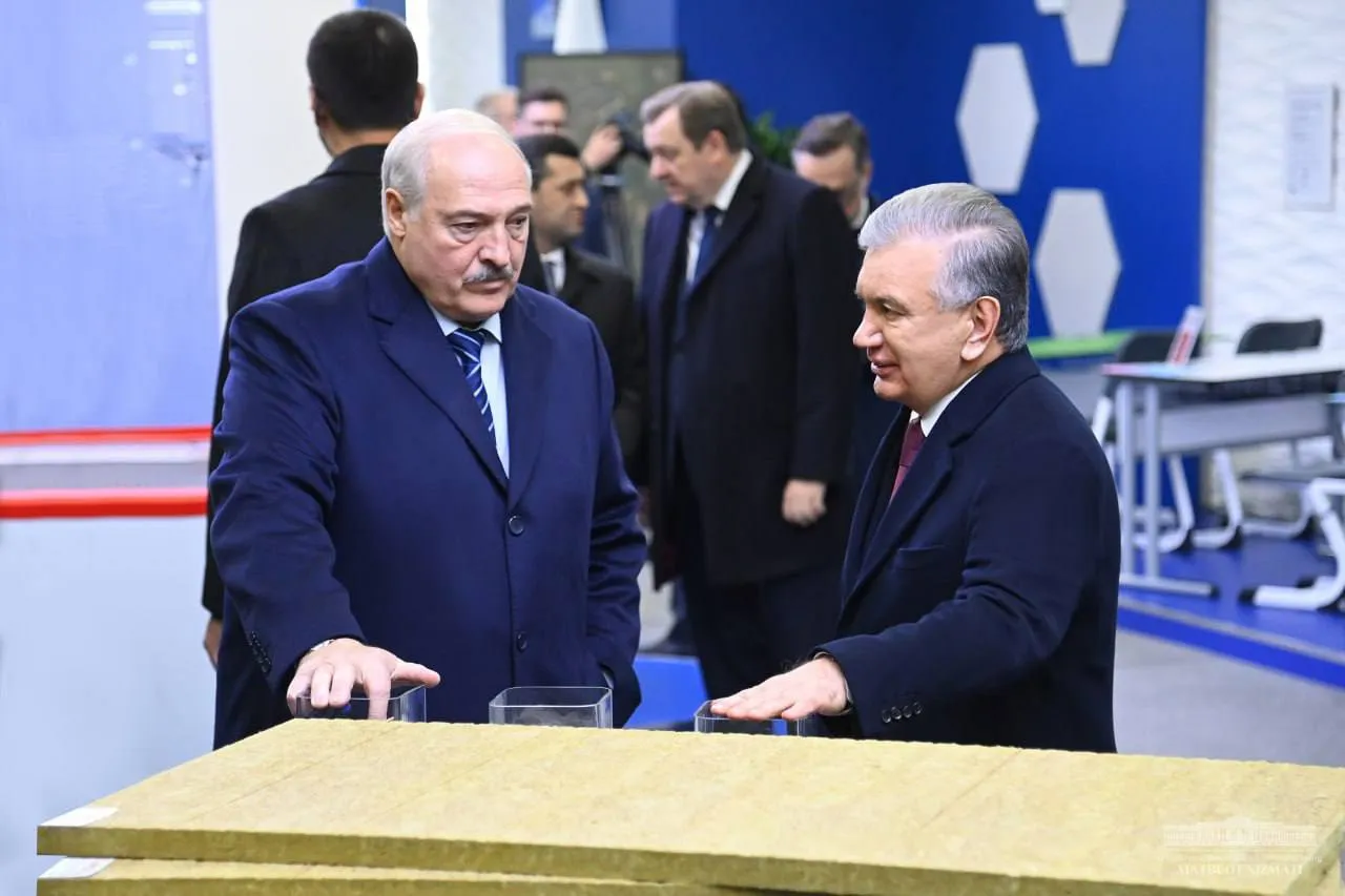 
											
											Lukashenko Mirziyoyev hamrohligida Texnoparkka tashrif buyurdi
											
											