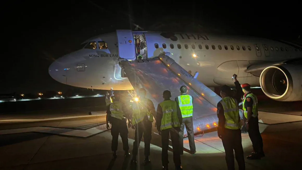 
											
											Таиландда учишдан олдин самолёт эшигини очган канадалик ҳибсга олинди
											
											