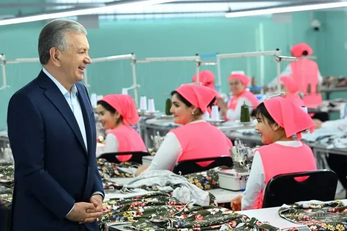 
											
											Prezident Shavkat Mirziyoyev Andijonda "Asaka tekstil" klasterining to‘qimachilik korxonasida bo‘ldi
											
											