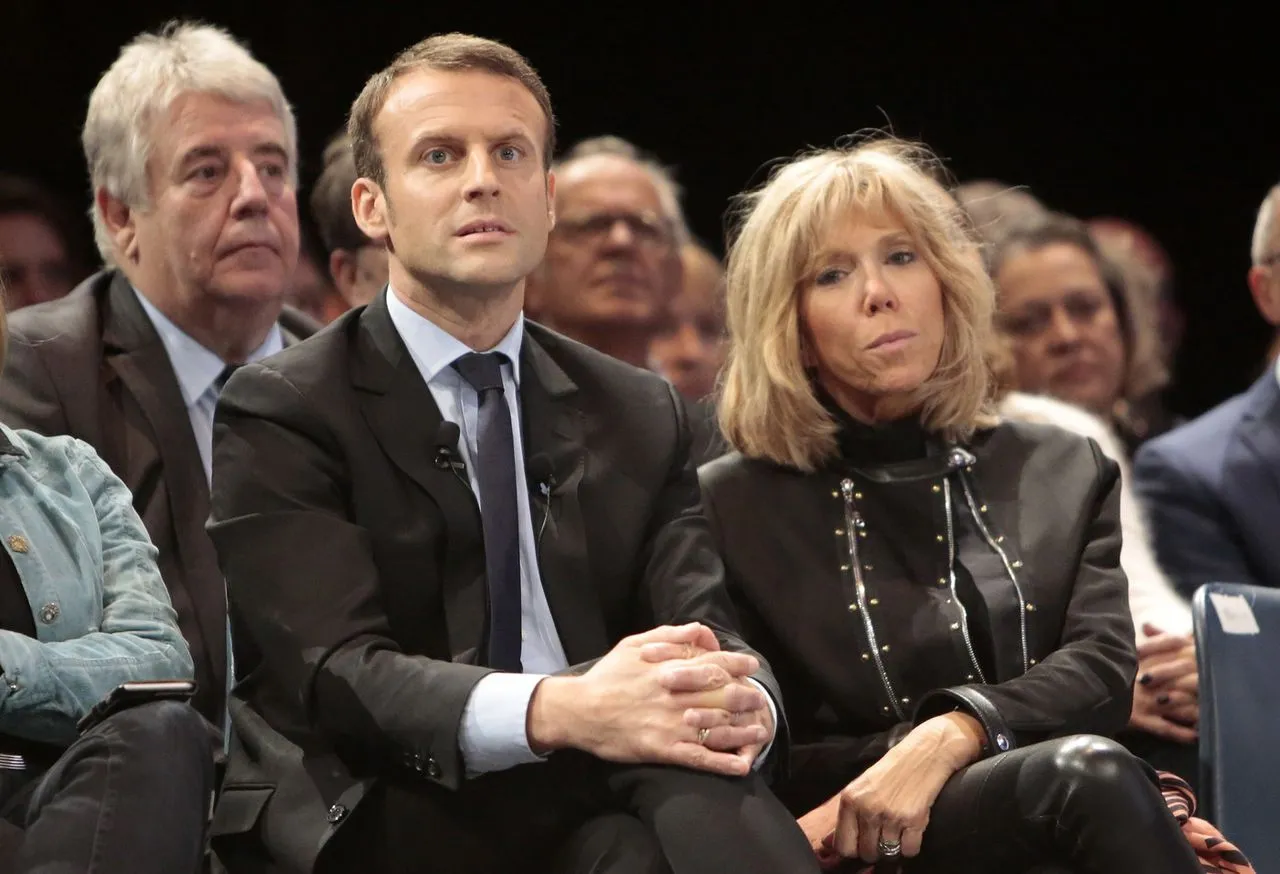 
											
											Франция президентининг рафиқаси кинода суратга тушмоқда
											
											