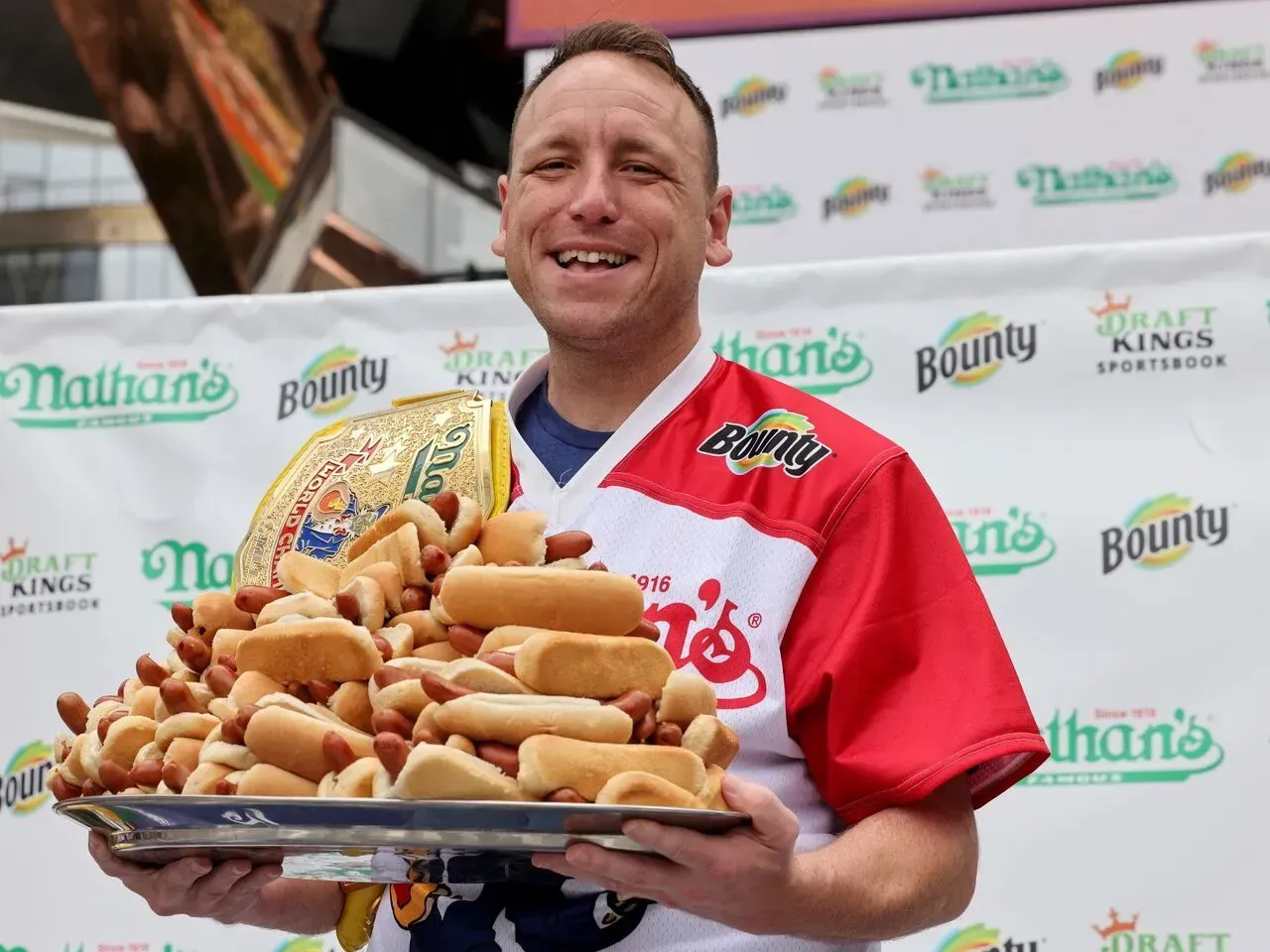 
											
											Amerikalik erkak 58 ta hot-dog yeb, rekord o‘rnatdi
											
											