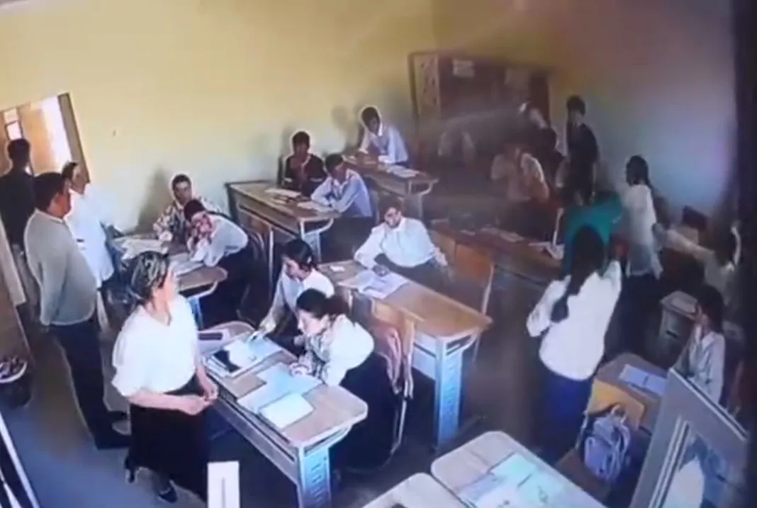 
											
											Xorazmda sochi yoyilgan qizni kaltaklagan maktab direktori ishdan olindi
											
											