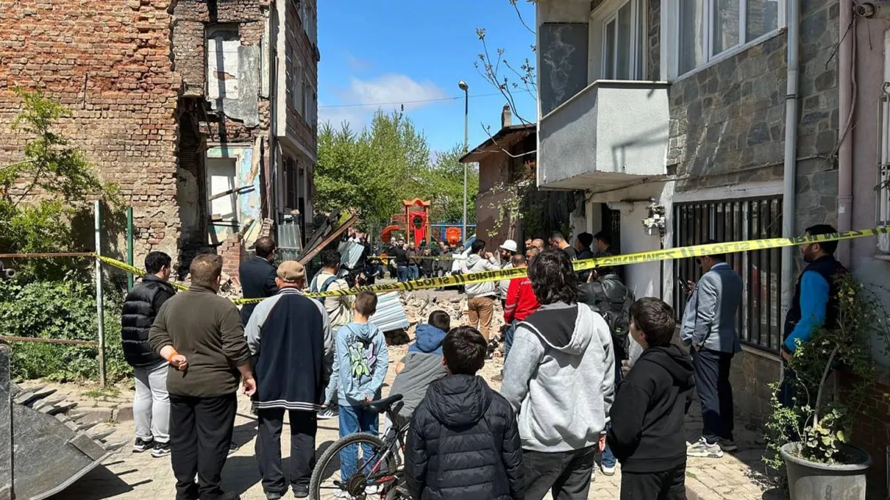 
											
											Istanbuldagi zilzilada 4 mingdan ziyod bino zarar ko‘rgani ma’lum bo‘ldi
											
											