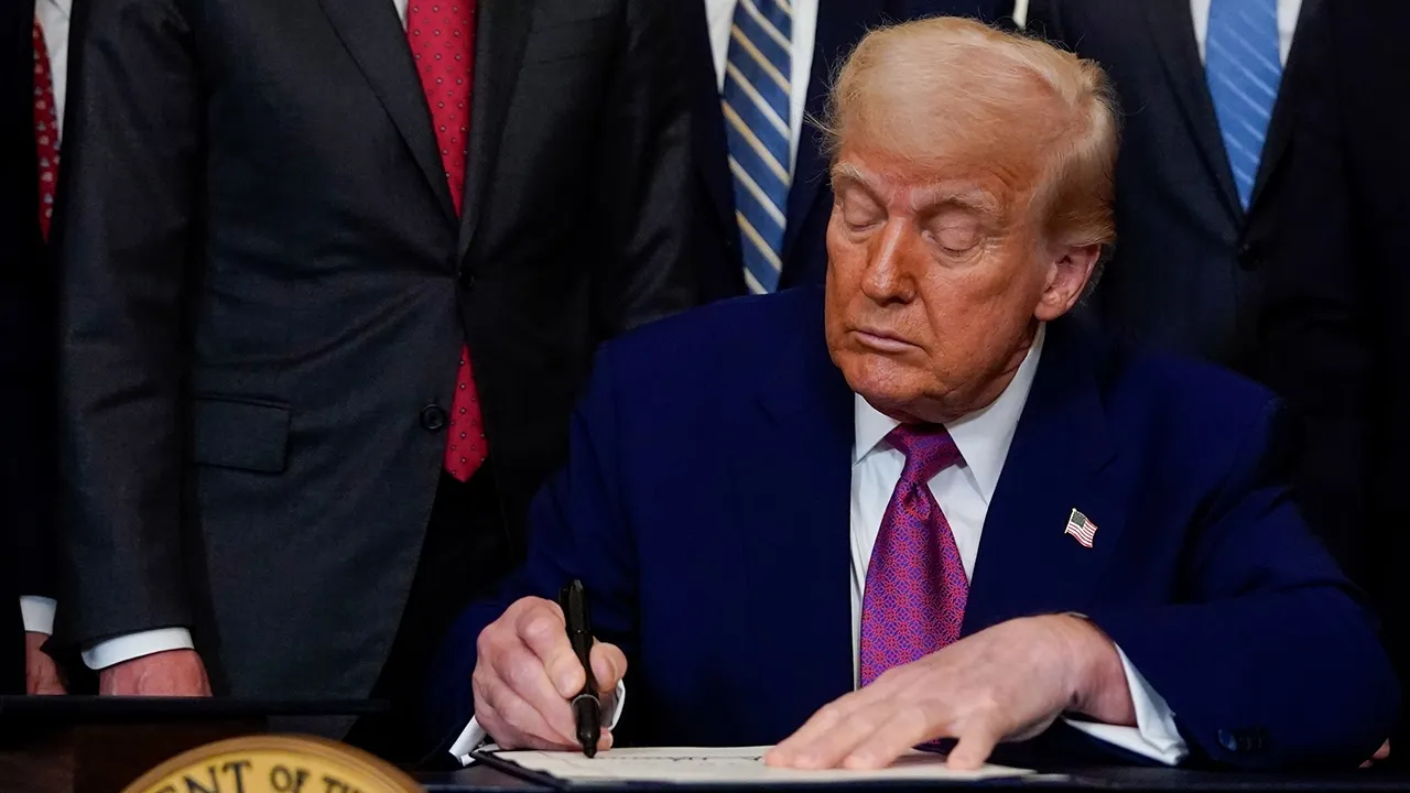 
											
											Доналд Трамп Сурияга қарши санкцияларни бекор қилди
											
											