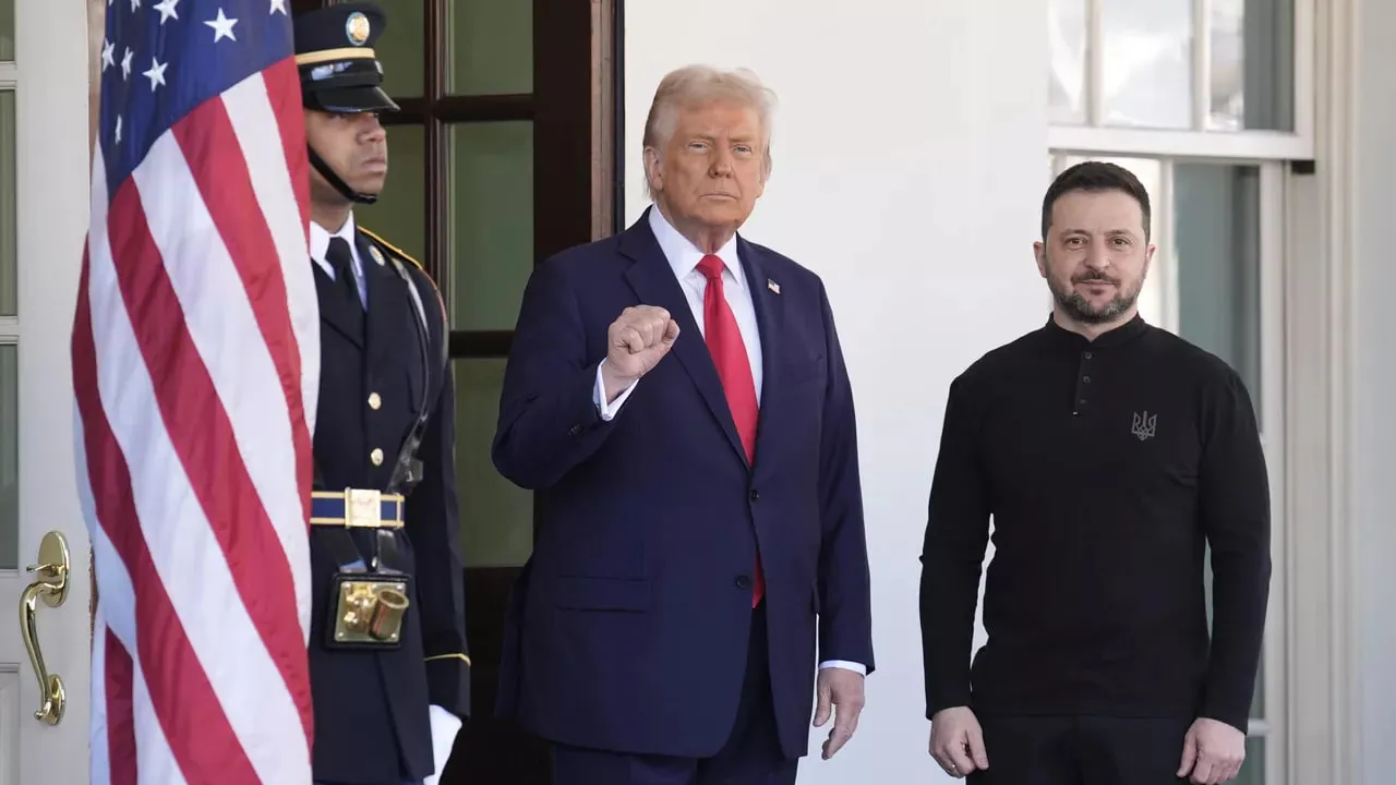 
											
											Трамп Зеленскийни ҳарбий ёрдам юборишига ишонтирди
											
											