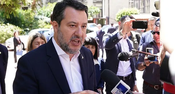 
											
											“Makronning o‘zi qo‘liga miltiq olib Ukrainaga boraversin” – Matteo Salvini
											
											