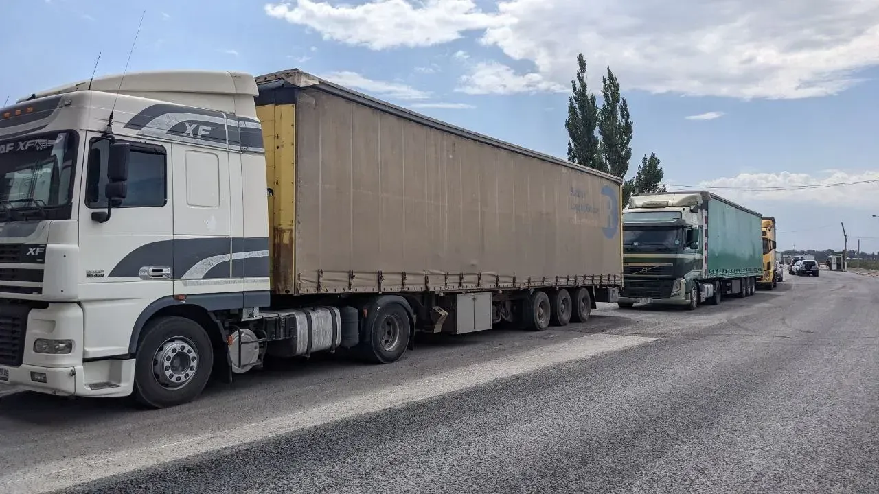 
											
											Xorijning og‘ir yukli transportlari O‘zbekiston hududi bo‘ylab yurishi uchun to‘lovlar kamaytirildi
											
											